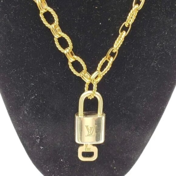 100% Auth Louis Vuitton Lock & Key with Unbranded Gold Plated Chain Necklace - Picture 5 of 7